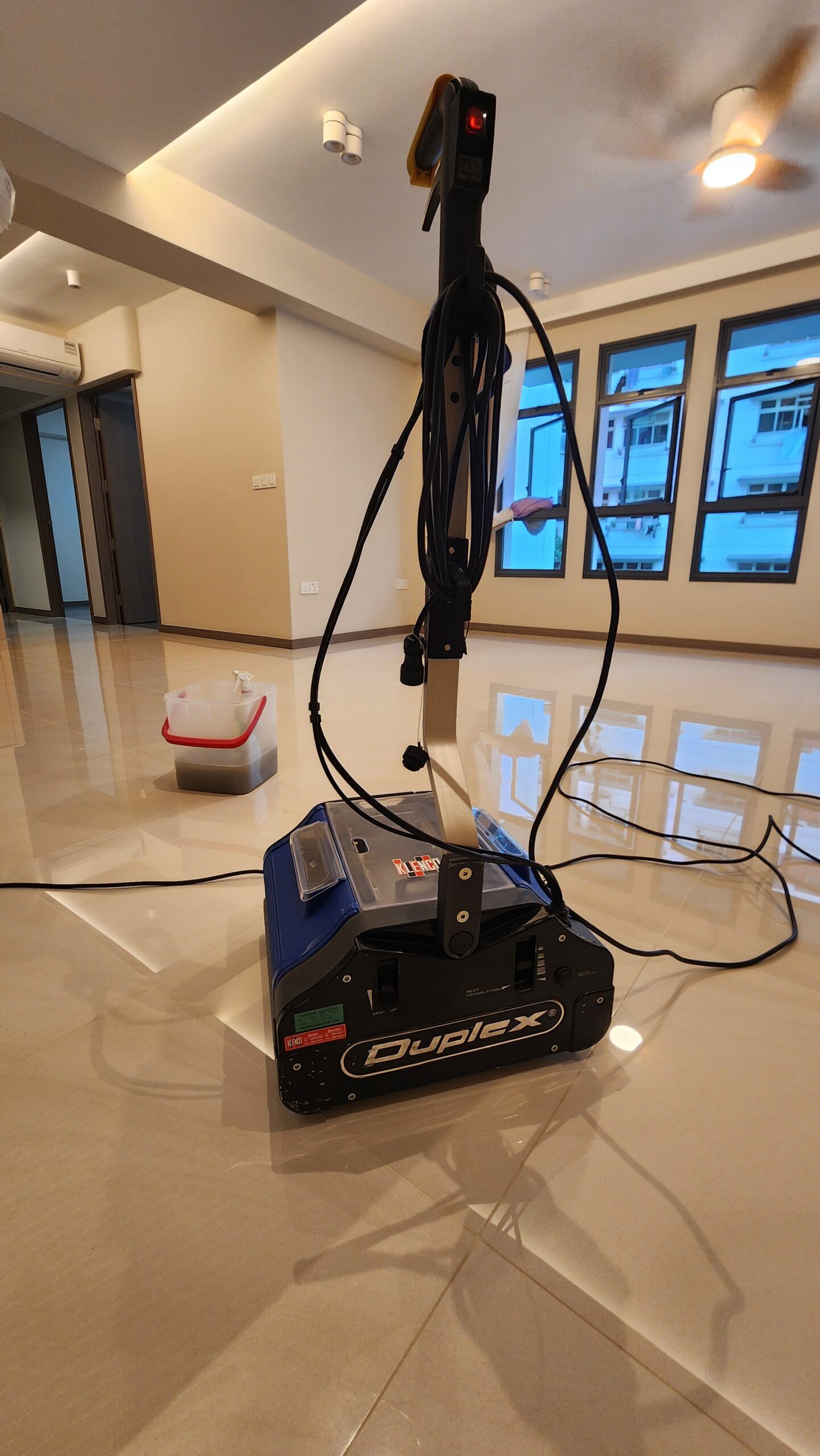 Floor Scrubber Machine
